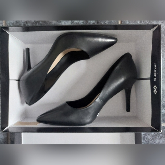 Karl Lagerfeld Heels - Picture 5 of 7